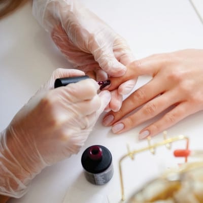Manicura a Domicilio en Barcelona esmaltado semipermanente
